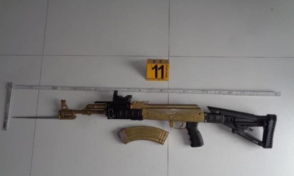 Gjuajtën me armë dhe publkuan video në rrjetet sociale, Policia shkon në vendin e ngjarjes