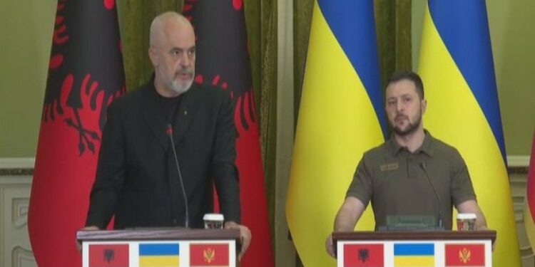 Rama bisedë telefonike me Zelenskyn: Shqipëria do ofrojë ndihmë humanitare