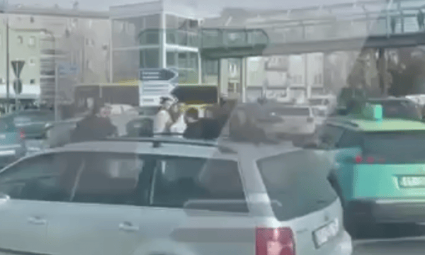 Përleshja te rrethi i Flamurit, këta janë katër personat që u rrahën për shkak të mosmarrëveshjeve në trafik