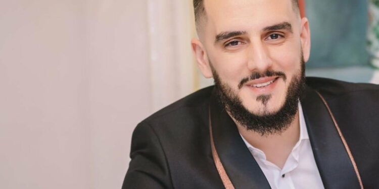 Gold AG: Në buzë në publik puthen vetëm kafshët