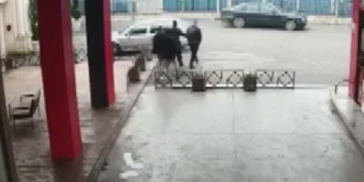 Rrëmbehet dhe rrahet një 16-vjeçar, Policia e Kosovës po e heton rastin (VIDEO)