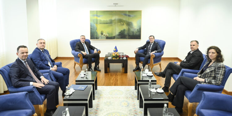 Kurti emëron zëvendësministra Stanojeviqin dhe Raduloviqin