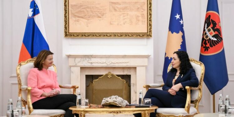 Ministria e Jashtme sllovene: Fajon i siguroi udhëheqësit e Kosovës për mbështetje në rrugën evropiane