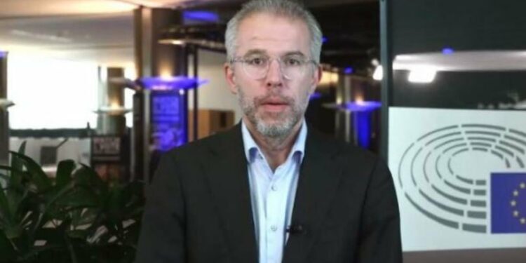 Liberalizimi i vizave të enjten në rend dite në Bruksel, eurodeputeti bën thirrje për votim