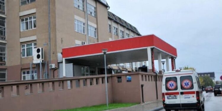 Familja s’e dërgon në IML trupin e 63-vjeçarit që vdiq pasi operacioni u konstatua i suksesshëm