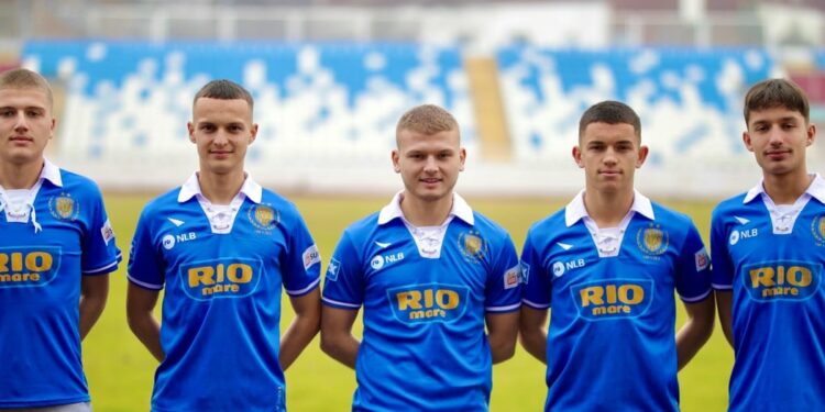 Pesë të rinj nënshkruajnë kontrata me FC Prishtinën