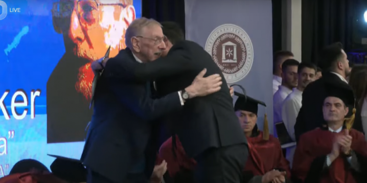Kurti në nderimin e Walker me titullin “Doctor Honoris Causa”: Mik i së vërtetës, përherë edhe mik i Kosovës