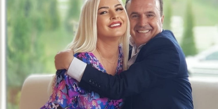 “Naim tu paska qu diçka qetu”, gjuha vulgare e çiftit para kameres