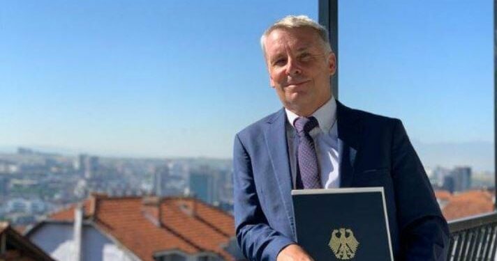 Familja e Xhafer Devës e padisin ambasadorin gjerman në Kosovë