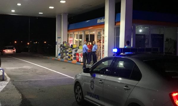Grabitje e armatosur në pompën Ballkan Petrol, hajnat e maskuar marrin qindra euro