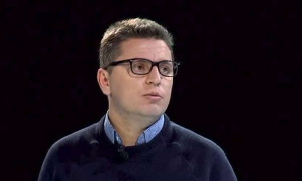 Zogaj godet Kurtin e Vitinë që u fotografuan me gruan që lindi fëmijën e parë për vitin 2023