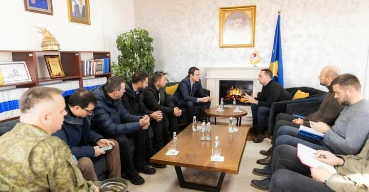 Kryeministri Kurti viziton Skenderajn pas vërshimeve, pritet nga kryetari Fadil Nura