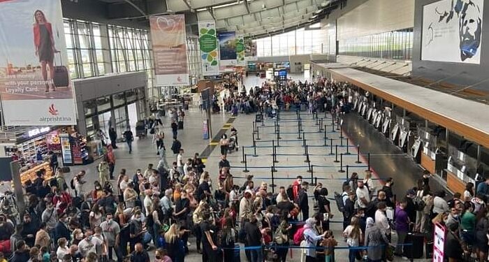 Iu anulua fluturimi, kosovari sulmon policin në aeroportin e Prishtinës