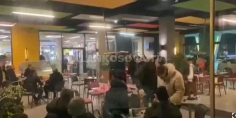 Mërgimtari hedh gaz brenda restorantit në Gjilan – 20 persona bëhen për spital (VIDEO)