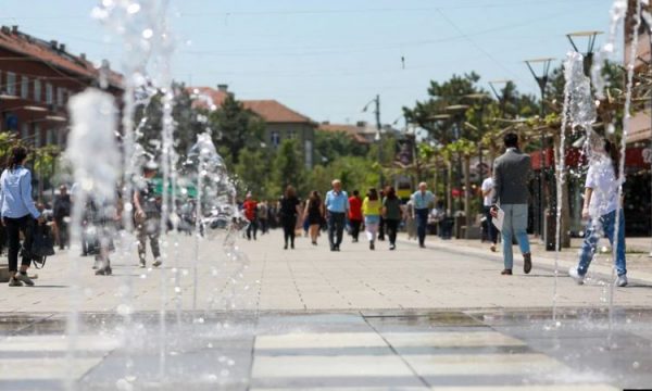 Demografi kosovar: Që nga shpallja e pavarësisë, Kosovën e kanë braktisur rreth 375 mijë persona