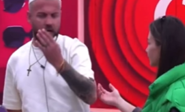 “Lem rahat oj burrneshë”/ Nxehet Luizi, i ngre zërin dhe e shtyn Kiarën