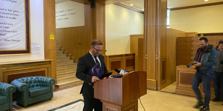 Haki Abazi: Kurti urdhëroi shkarkimin tim nga komisionet, nuk bëhem target i dështimeve të VV-së