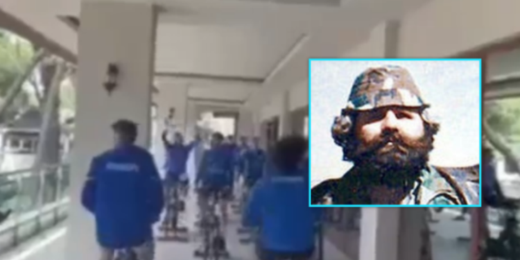 Futbollistët e Shkupit i këndojnë Adem Jasharit (VIDEO)