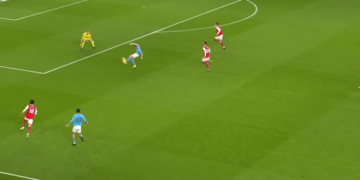 Gabim fatal i Tomiyasut, Man City kalon në epërsi