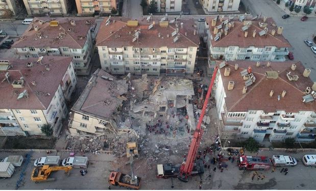 Gjeofizikani: Dy tërmetet e fuqishme në Turqi nuk janë një fenomen i zakonshëm