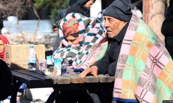 “S’di ku do të gjejmë bukë”, të mbijetuarit e tërmetit në Turqi përballen me uri dhe dimër të ftohtë