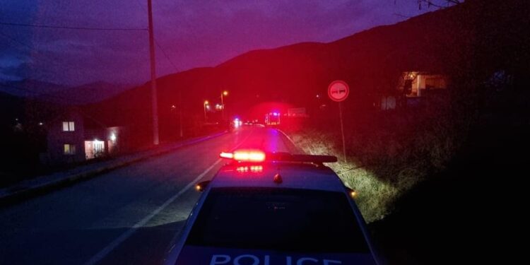 Ky është i dyshuari që u kap në flagrancë me rreth 1 kg drogë në Mitrovicë, përfundon në ndalim policor