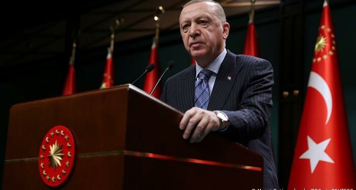 Erdogan shpall shtatë ditë zi kombëtare pas tragjedisë që la mbi 2500 të vdekur