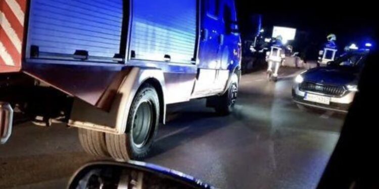 Pamje nga vendi i aksidentit ku mbeten të vdekur 4 persona në rrugën Ferizaj-Shtime