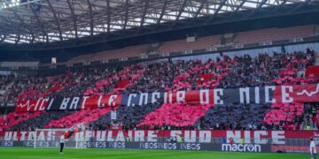Skandal në Francë, xhirojnë film për të rritur në stadium ndërsa luhej ndeshja
