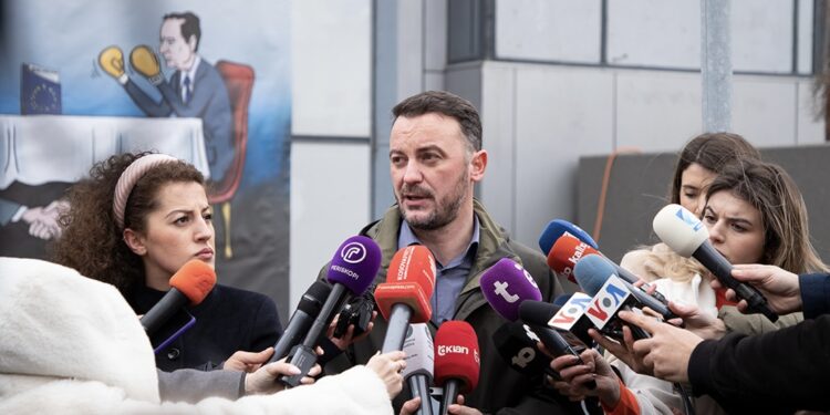 Molliqaj thërret protestë kundër qeverisë dhe Asociacionit: “Ora kritike po vjen