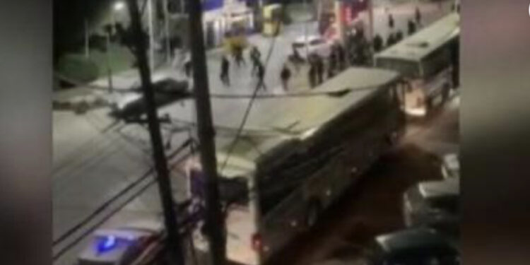 Tifozët përleshen mes vete në Rahovec, pasi Trepça mposhti Prishtinën në finale (VIDEO)