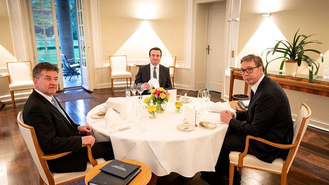 Vuçiq kushtëzon: Njëherë Asociacionin, pastaj takimi me Kurtin në Bruksel