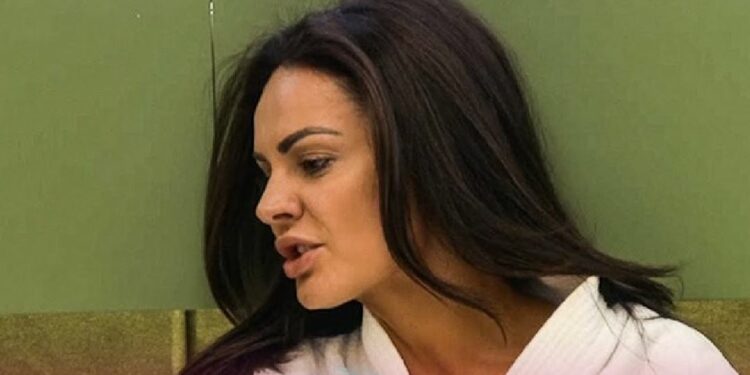 Xhuli: Vajzat e reja dëshirojnë çanta nga meshkujt, të mençurat duan investime, ndonjë banesë apo diçka