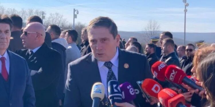 Politikani serb kërcënohet pasi tha se duhet hetuar “lidhja mes Escobarit e Gjuriqit”