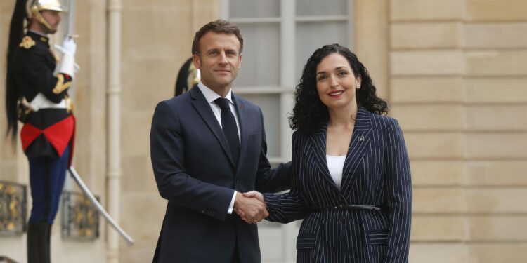 Macron uron Kosovën për Pavarësi: Franca do t’ju mbështesë në reformat thelbësore