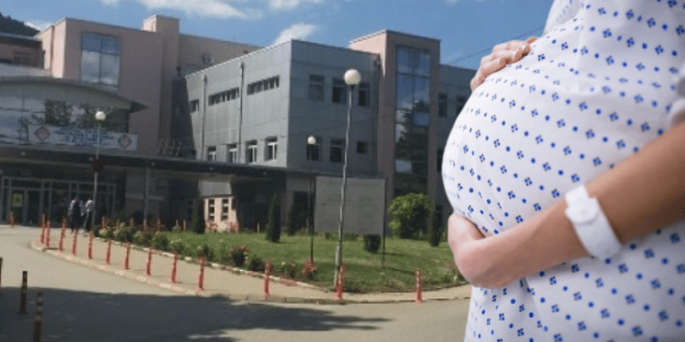 E rëndë: Prizrenasi ushtron dhunë ndaj gruas së tij shtatzënë në repartin e Gjinekologjisë, denoncohet në Polici