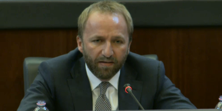 Tahiri: Kurtin mund ta ngrehim edhe “zhag” nga Kuvendi, por hapa legalë për ta ndalur s’kemi
