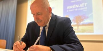 Në Zvicër përurohet libri “Rrënjët e Fisit Të Lashtë“ i Haki Latifit