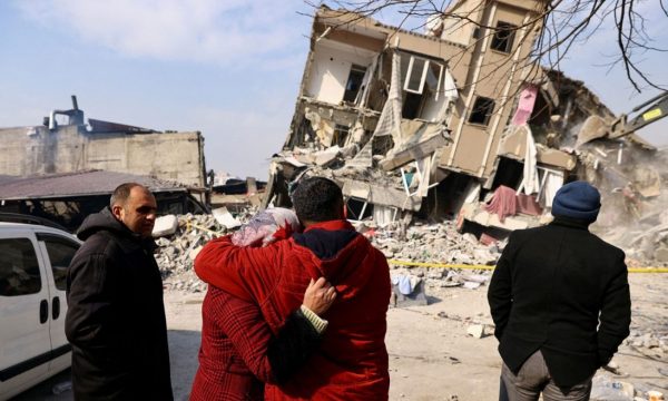Tërmeti i ri 6.4 në Turqi, 6 të vdekur e mbi 680 të plagosur, nisin kërkimet për njerëz të bllokuar