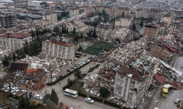 Aktori turk: Vajza ime është gjallë nën rrënoja, po i dëgjohet zëri