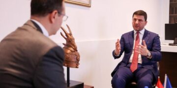 Krasniqi pret në takim ambasadorin turk, tregon çfarë biseduan