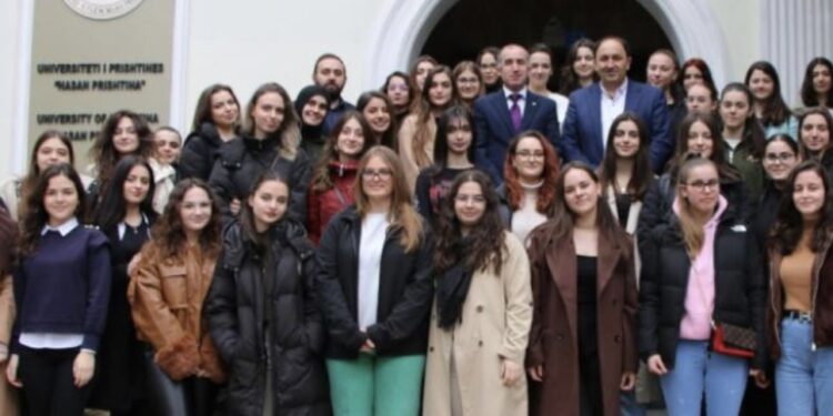 Vajzat dominojnë drejtimet e inxhinierisë dhe shkencave kompjuterike në UP