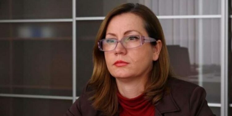 Pantina: Zajednica kalon, pra edhe e zbaton, edhe këndon