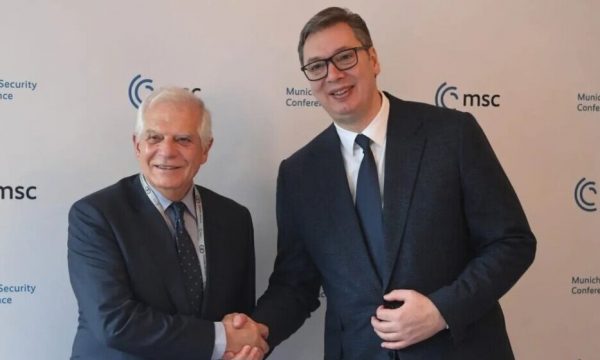 “Po na bëhet shumë presion”, Vuçiq takohet përsëri me Borrellin në Mynih