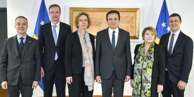 Kurti takohet me përfaqësuesit e QUINT-it dhe ambasadorin britanez