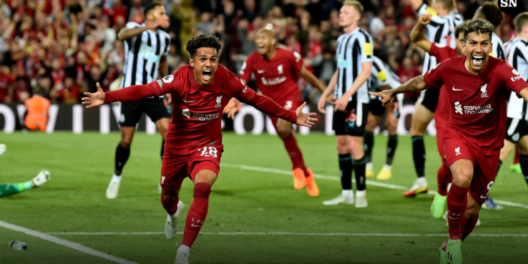 Liverpool lufton për vendin e katërt, kërkon fitore në Newcastle