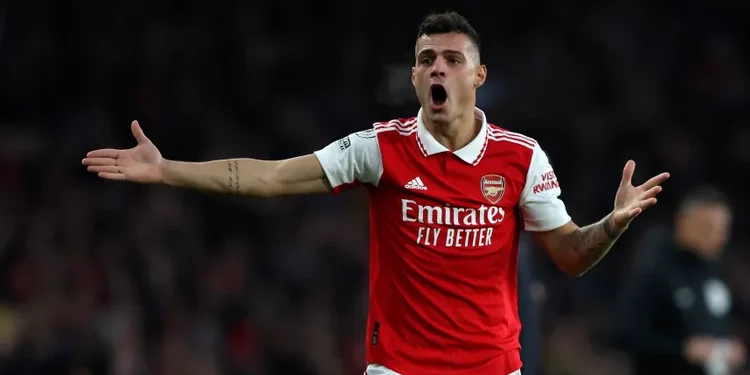 Arsenali insiston t’ia zgjasë edhe më shumë qëndrimin Xhakës