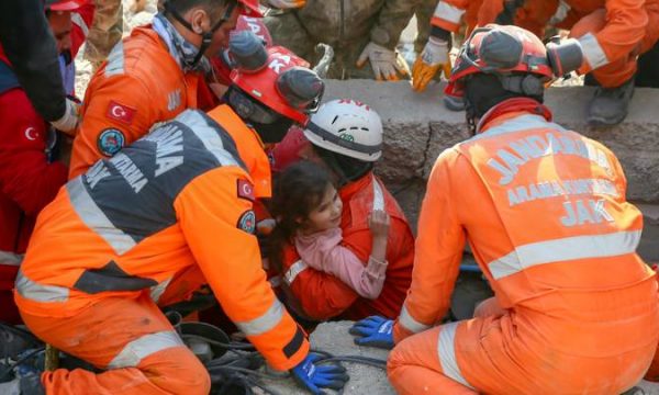 Shifër befasuese, ministrja turke tregon sa familje aplikuan për adoptimin e fëmijëve jetimë të tërmetit
