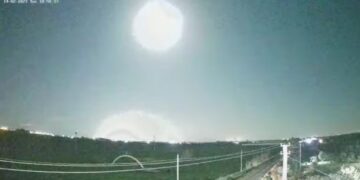 Meteoriti 4.5 miliardë vjeçar rrëzohet me 300 km në orë në një ballkon në Matera të Italisë