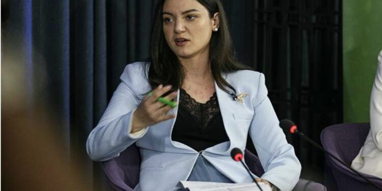 Deputetja e LVV-së: I jemi afruar standardit të BE-së me raportin e pagave në Ligjin e ri